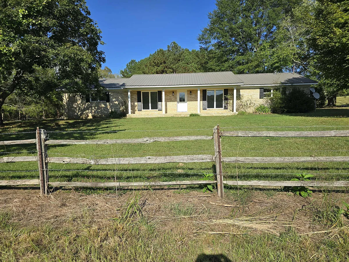 Front view of the house - 506 Mardis Mill Rd
