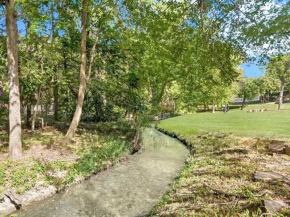 902 Glen Meadow Ct, Garland, TX 75044