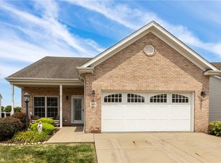148 Village Cir N, Oakdale, PA