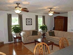 3rd image of 134 Camelot Dr