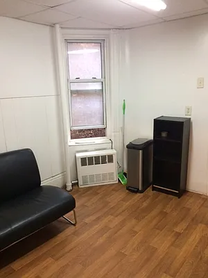 Rented by Moses Stoller, LREB | media 5