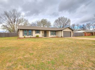 1706 Ledbetter Dr, Sand Springs, OK 74063