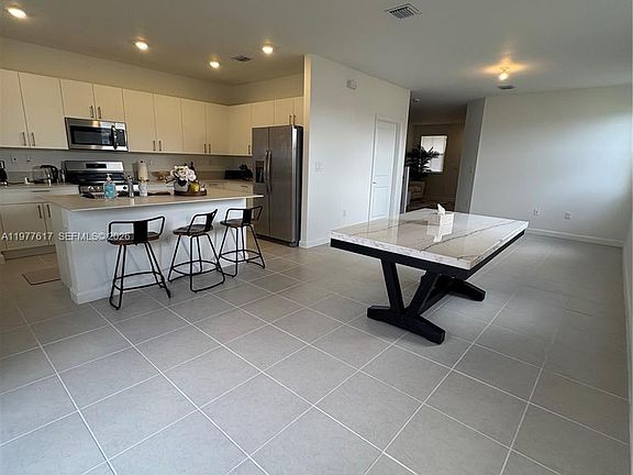 3rd image of 2409 SE 28th St #2409