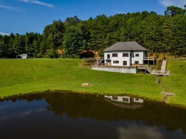 2637 River Rd, Blue Ridge, GA 30513
