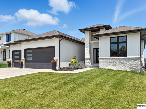 8137 S 197th Ave, Gretna, NE 68028