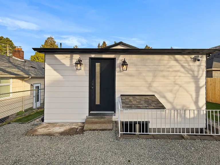 5945 Fauntleroy Way SW #B — Photo 6