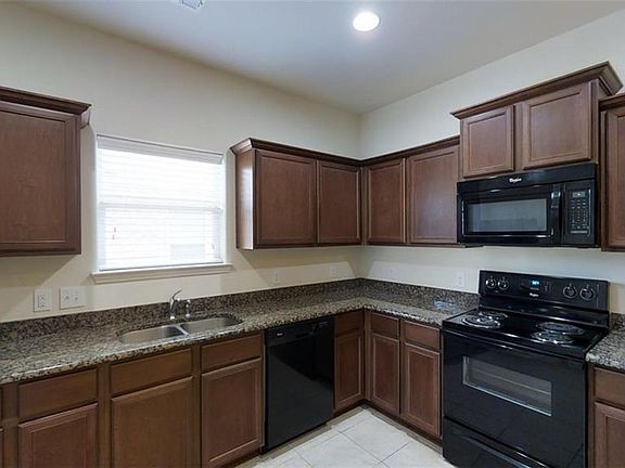 2nd image of 1812 Mesquite Ln