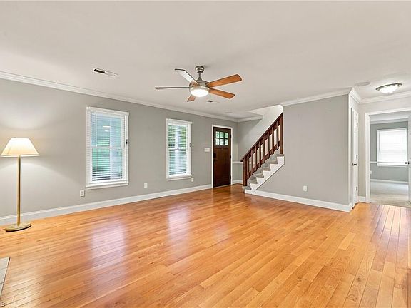 3rd image of 4957 Lochraven Dr