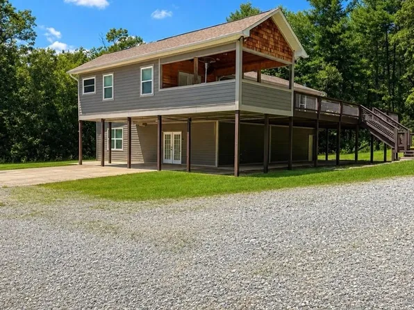 80 Hidden Bluff Ln, Horse Shoe, NC 28742
