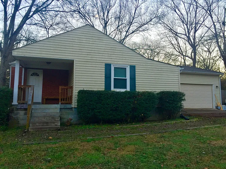 902 Gibson Dr — Photo 12