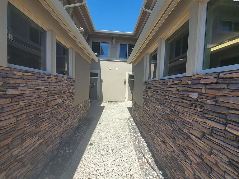 495 Columbia Point Dr — Photo 3