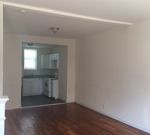 4th image of 2228 Cantrell St