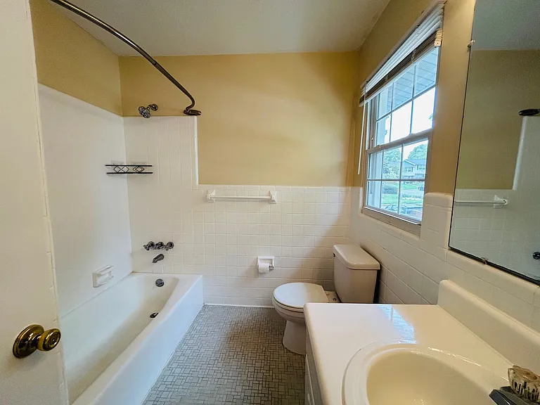 4725 Tower Rd — Photo 12