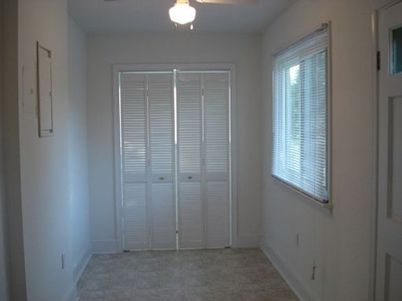 Eat-in Kitchen/Laundry