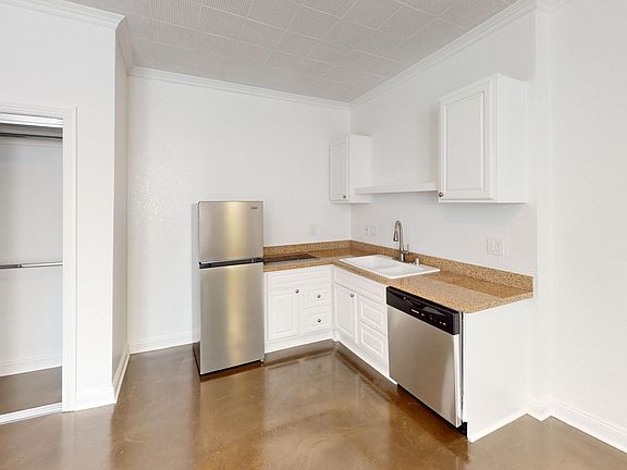 4th image of 709 S Mariposa Ave APT 102
