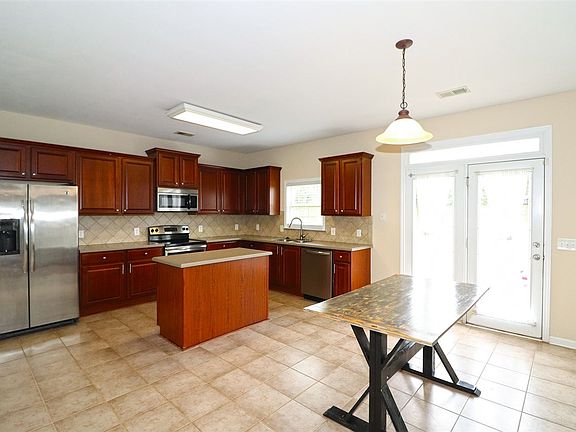 4th image of 202 Ivy Glen Dr