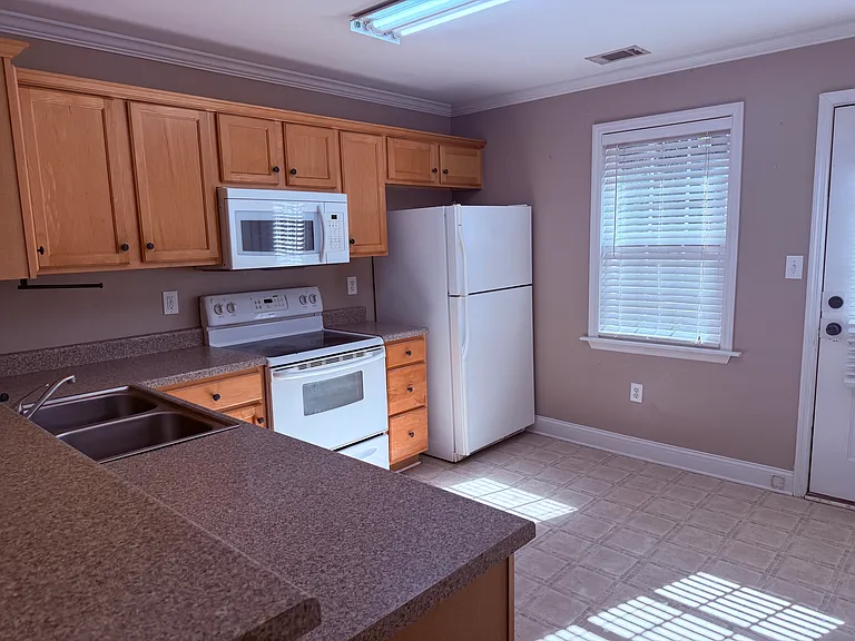 240 Cleveland Rd #115 — Photo 4