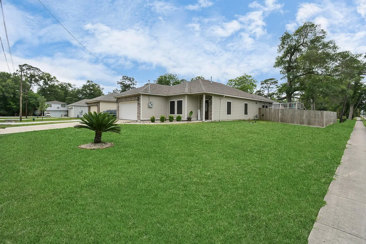 Building Photo - 3102 Ash Dr