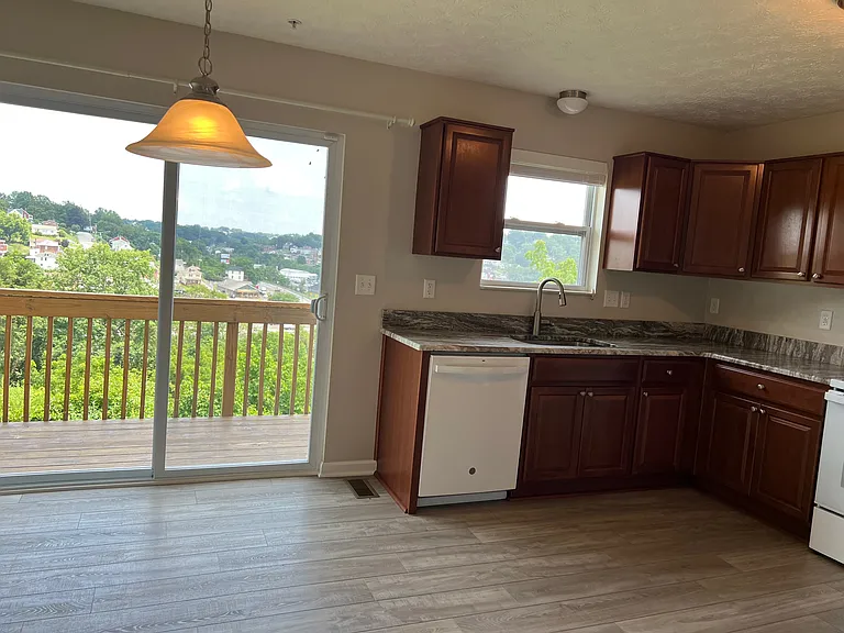 102 Alderwood Dr — Photo 5