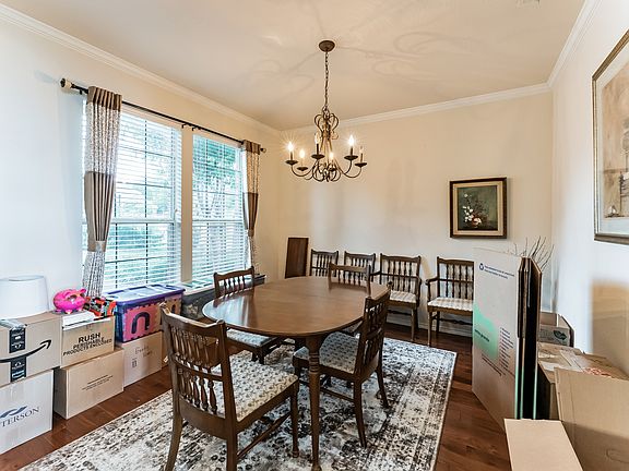 3rd image of 6912 Ravenwood Dr
