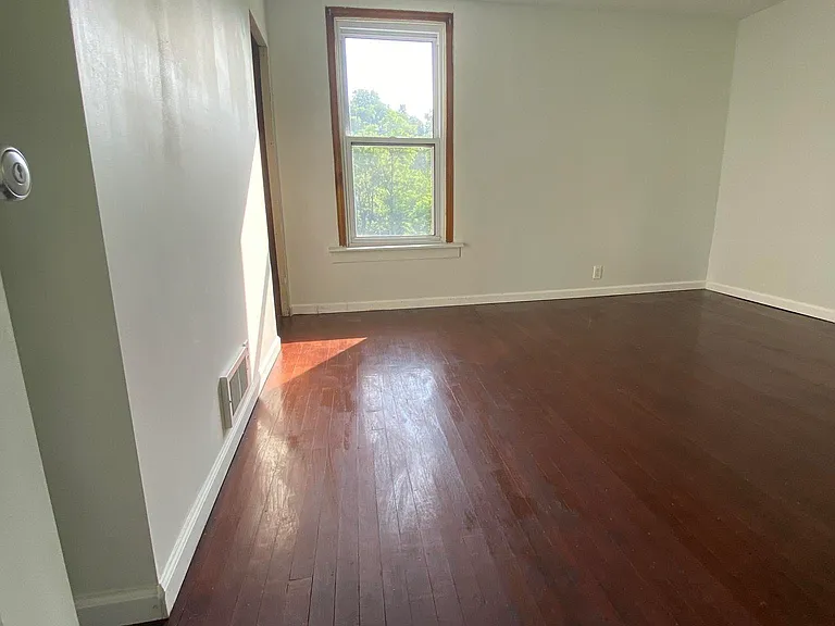 61 Pointview Rd #2 — Photo 9