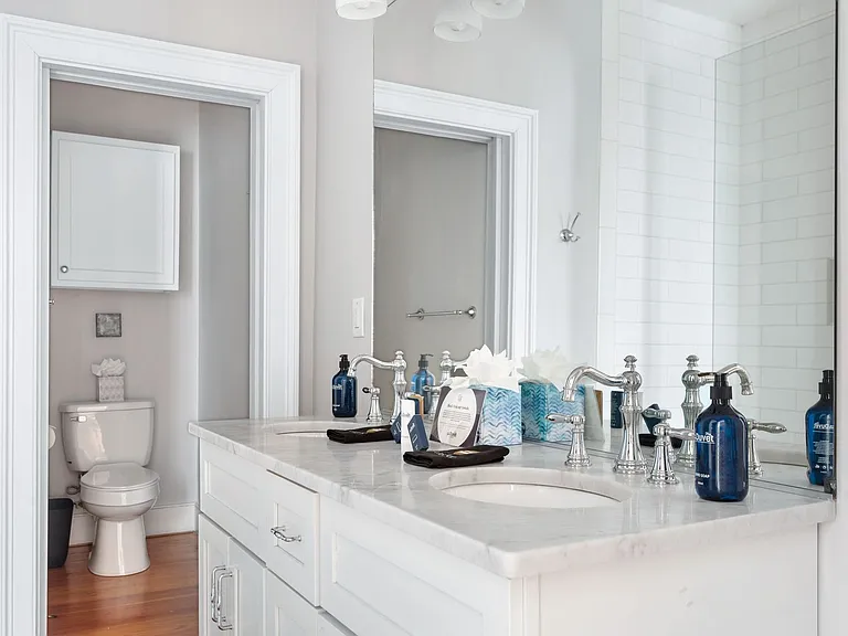 184 E Bay St #201 — Photo 28