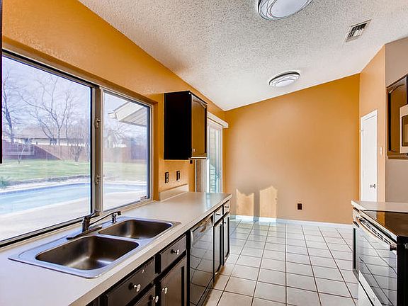 3rd image of 6121 Maurie Ct