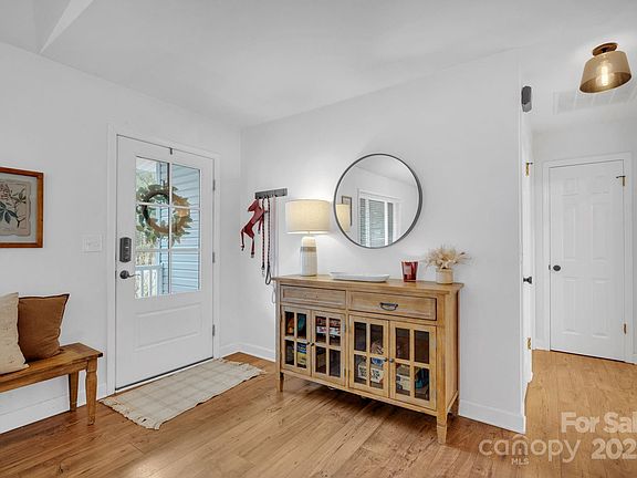 4th image of 10 Apple Blossom Ln