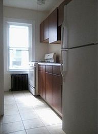 3rd image of 100 Kinsley St APT 1