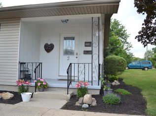 605 N Blackhoof St, Wapakoneta, OH 45895