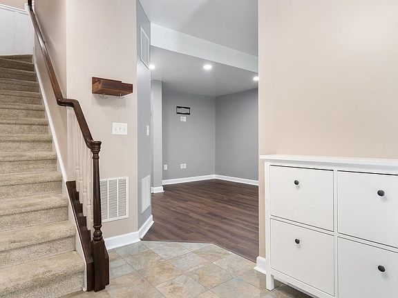 3rd image of 7724 Duncannon Ln