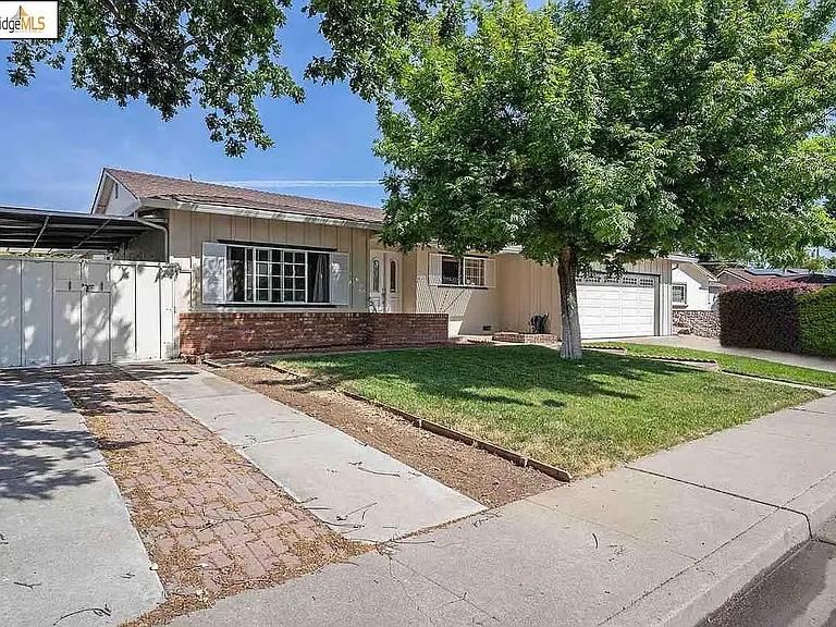 1537 Heartwood Dr — Photo 4