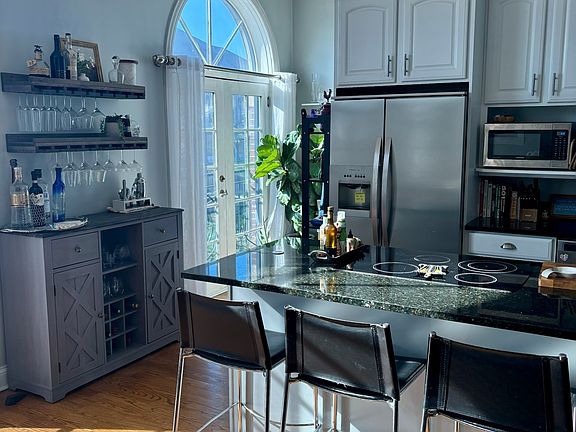 5th image of 1818 W Belmont Ave APT 3