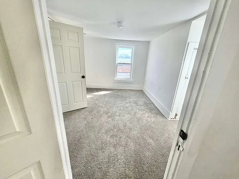 104 W Green St #3 — Photo 5