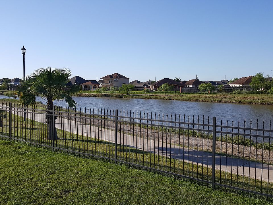2nd image of Creekwood Dr