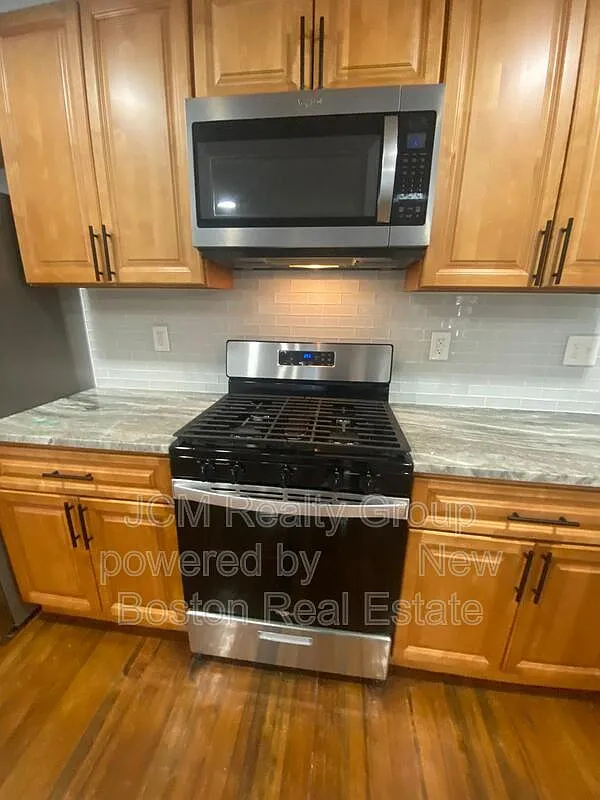 3 bed, 1.0 bath, 1100 sqft, $3,000 — Photo 1