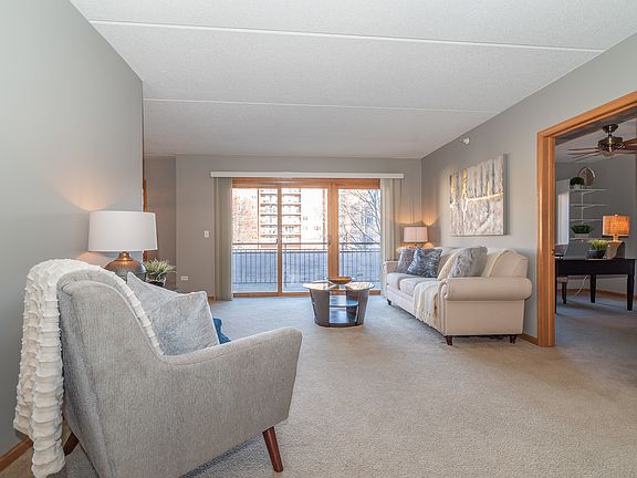 3rd image of 1636 Ashland Ave Unit 207