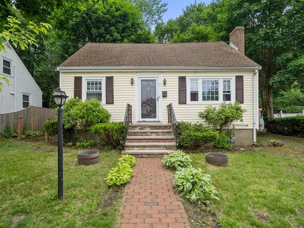5 Cranmore Rd, Hyde Park, MA 02136