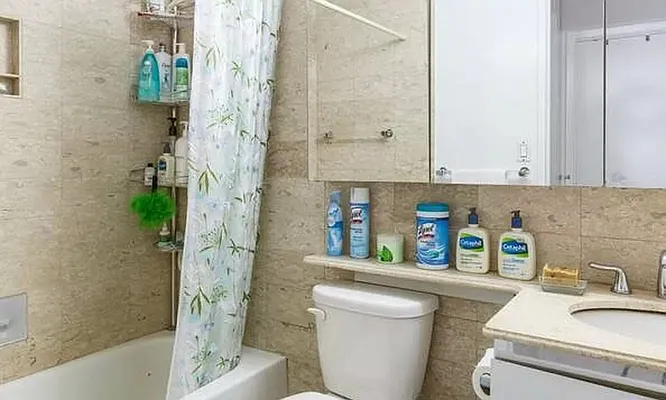 Rented by Akam Sales and Brokerage | media 25