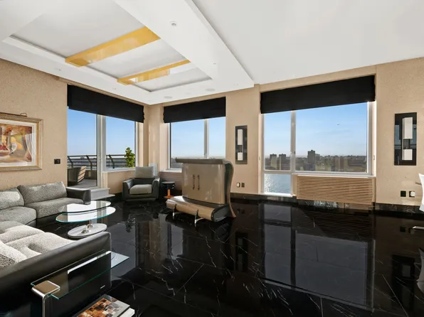 100 Riverside Boulevard image 4 of 37