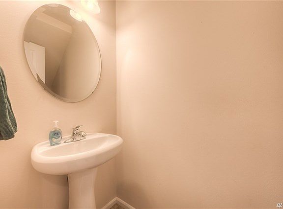 4th image of 8321 10th Pl SE