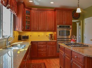 162 Creekside Rd, Hopewell Junction, NY 12533