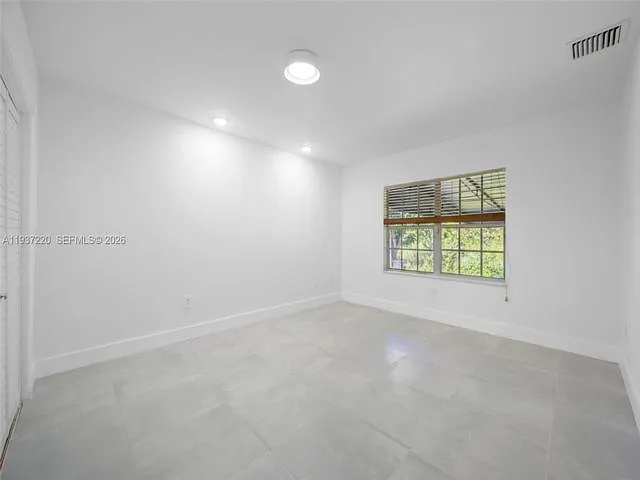 5300 SW 162nd Ave — Photo 6
