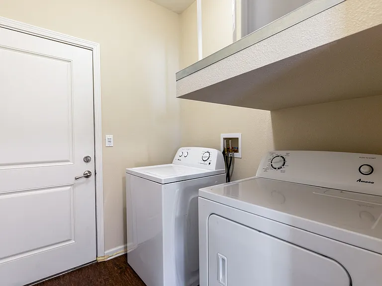 Full-Size Washers & Dryers