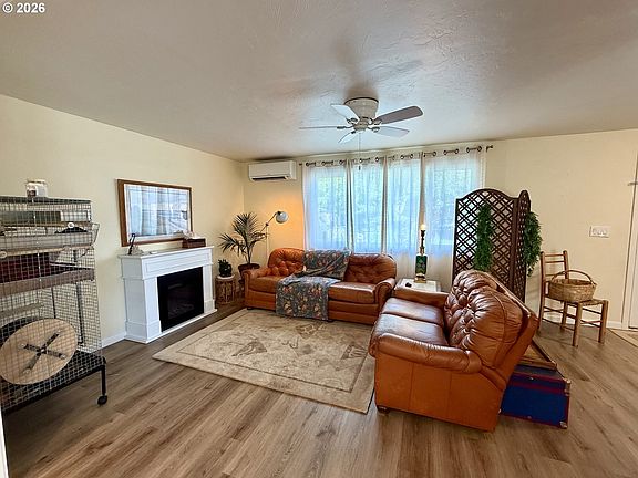 4th image of 4073 Marshall Ave