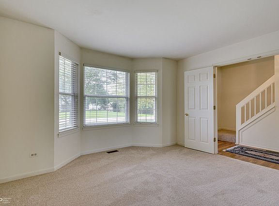 4th image of 3820 Newport Dr