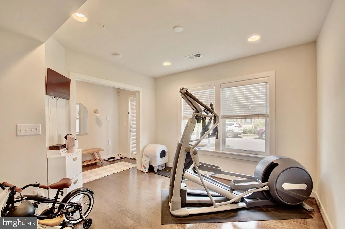 3 bed, 5.0 bath, 1714 sqft, $3,500 — Photo 3
