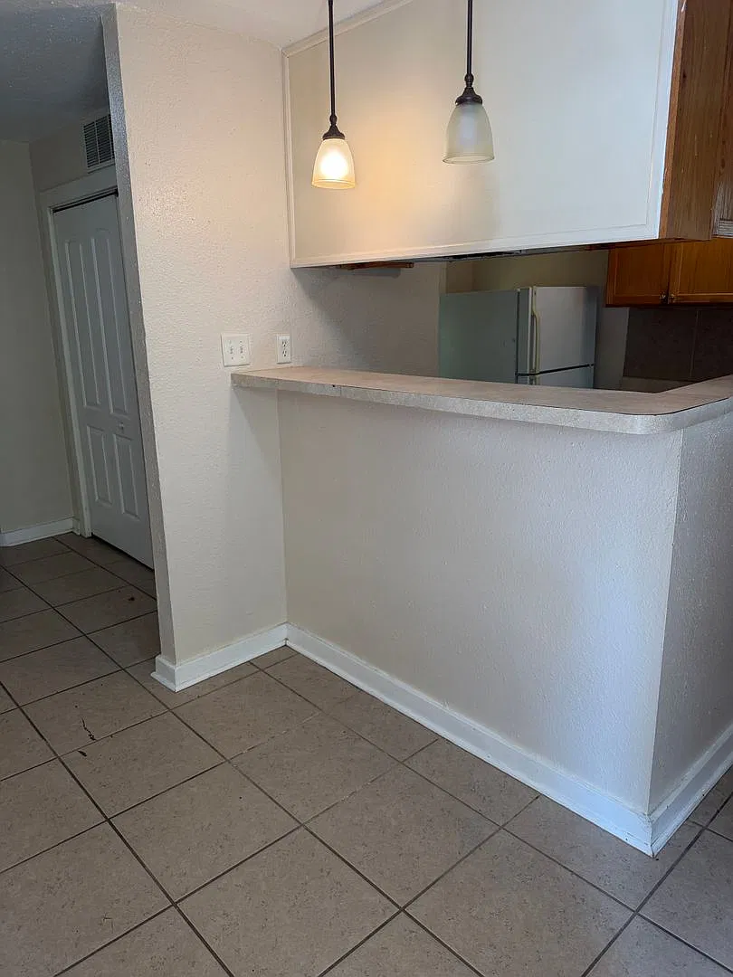 Move In Special!! Cute 2 Bedroom 1 Bath Home — Photo 3