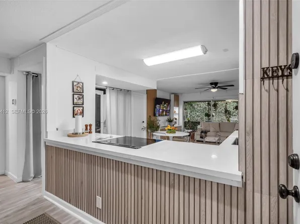 420 NW 70th Ave APT 228, Plantation, FL 33317
