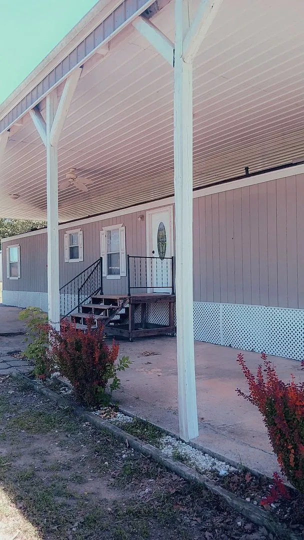 Charming and comfort in this 2-bedroom, 2-bath home — Photo 1